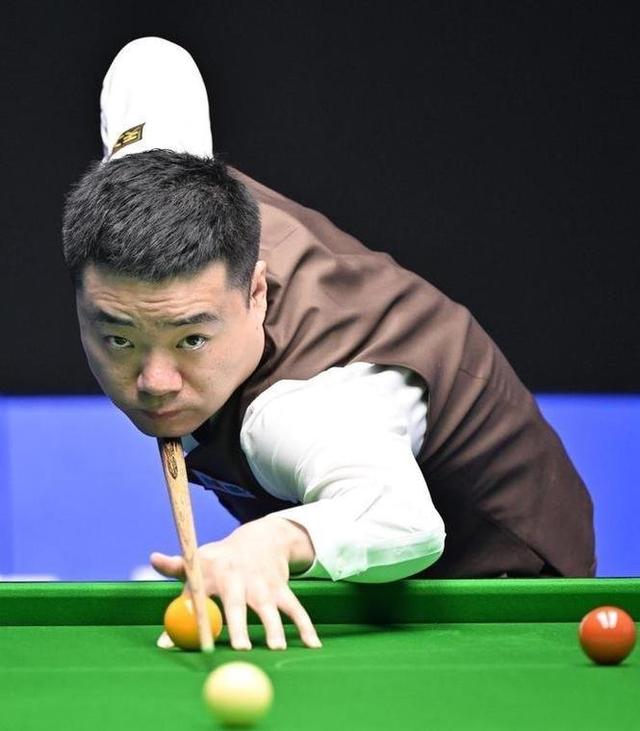 不绝于耳 不绝于耳