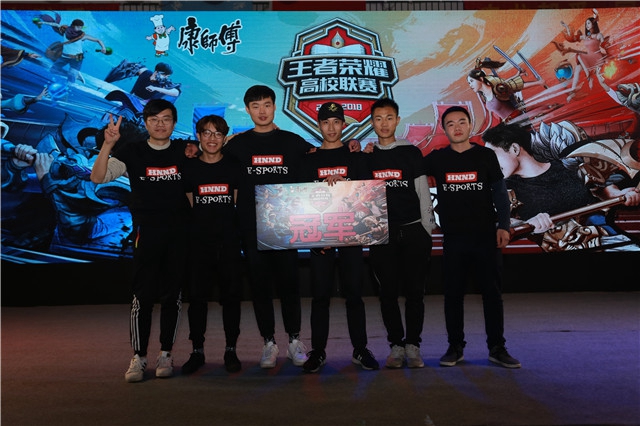 而且在对比 而且在对比