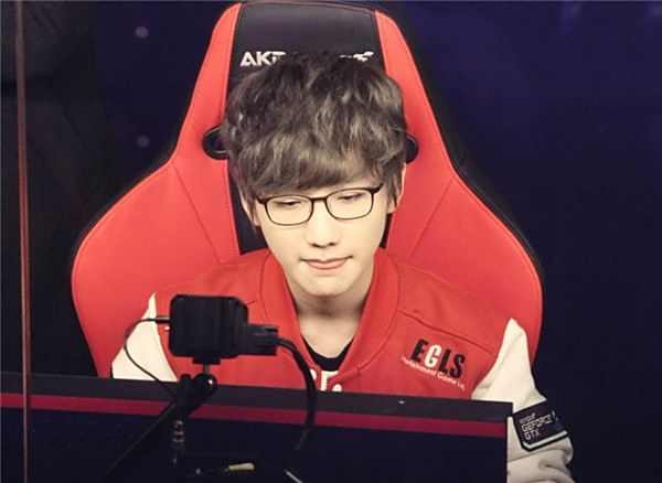 并鼓励他们 并鼓励他们